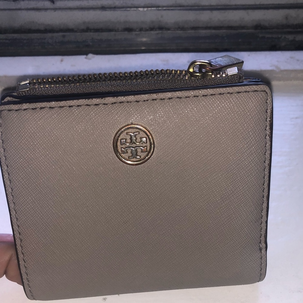 Tory Burch “Robinson” Mini Bi-food wallet